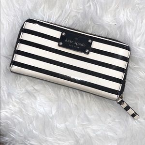 Kate Spade ♠️ Stripe Patent Leather Zip Wallet
